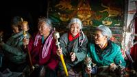 Elderly Tibetan women spin their prayer wheels. Image credit: Richard I'Anson